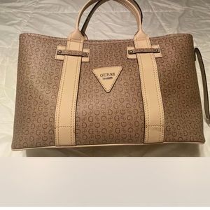 Women’s Guess purse beige
